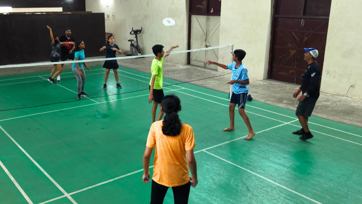 Discourt on an indoor badminton court